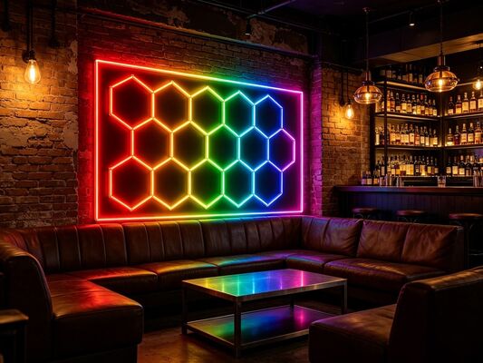 İyi bir fiyat. 2026 Yeni 15Hexagon RGB Uzaktan Kumanda Bal Arısı LED Tavan Işığı Spor Salonu Garaj Bar Atmosfer Işık CE Hazır Çevrimiçi